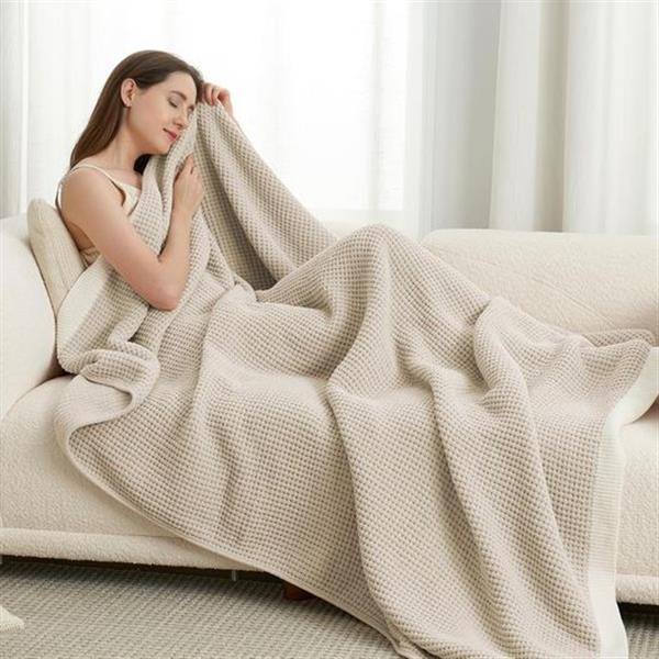 Amélie Home Chenille Waffle Throw Blanket for Couch, Reversible Soft Cozy Knit Blanket Lightwei