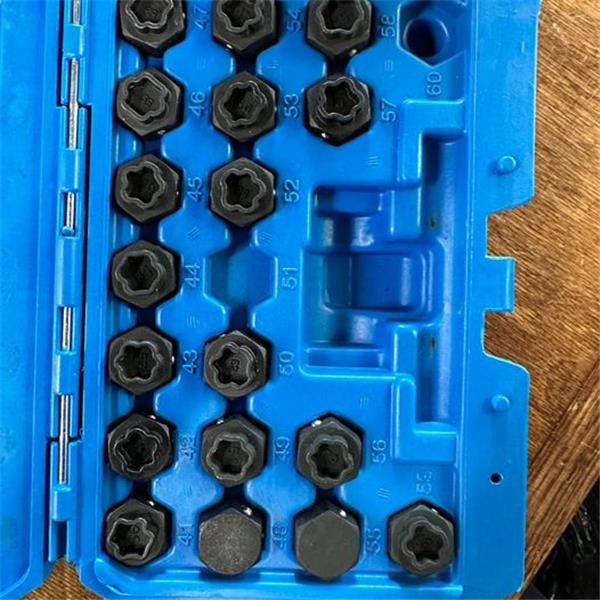 Locking Lug Nut Bolt Stud Wheel Key Remover Extractor Twist Socket Set for Audi